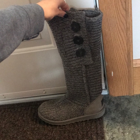 Like new UGG boots - Picture 2 of 4